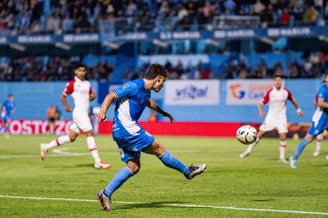𝙌𝙐𝙀 𝙂𝘼𝙉𝙀 𝙀𝙇 𝘾𝙀𝙇𝙀 𝙔 𝙏𝙊𝘿𝙊 𝙀𝙇 𝘼𝙉̃𝙊 𝙀𝙎 𝘾𝘼𝙍𝙉𝘼𝙑𝘼𝙇 🕺🏟️ (2)