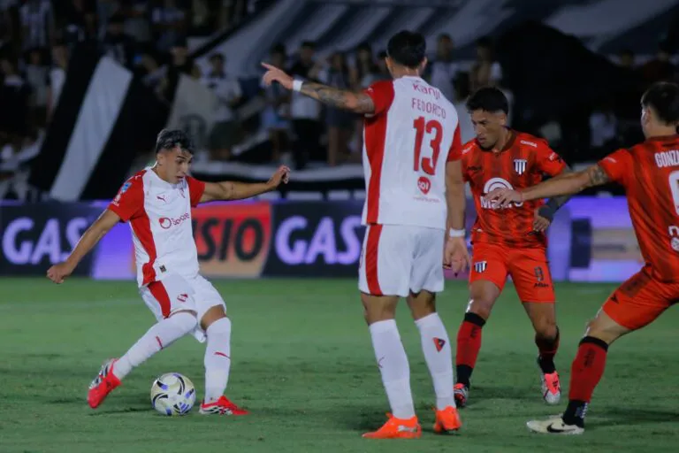 Lautaro-Millan-Independiente-Gimnasia-de-Mendoza-768x512