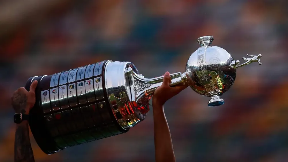 Copa-Libertadores-levantada