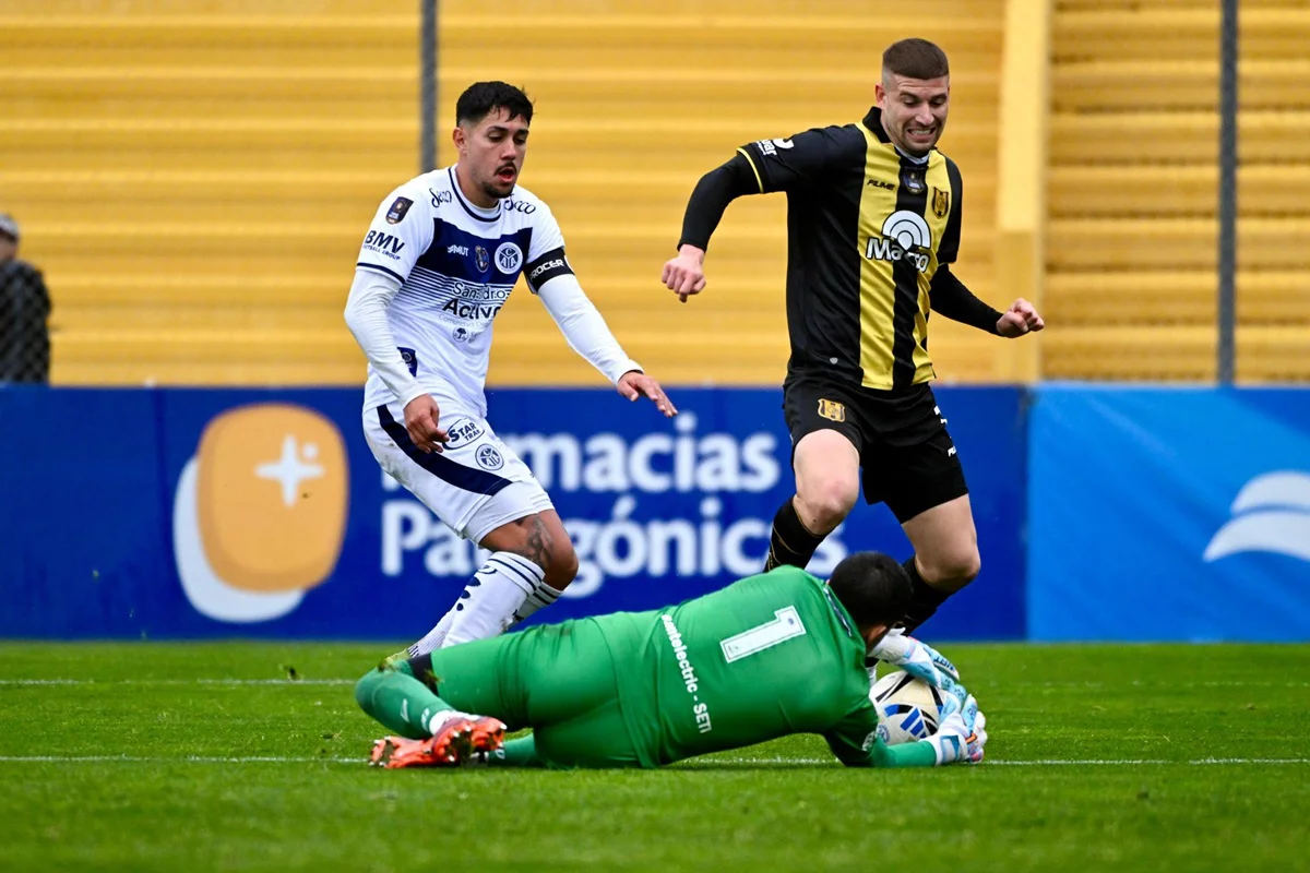 Deportivo-Madryn-0-Acassuso-0