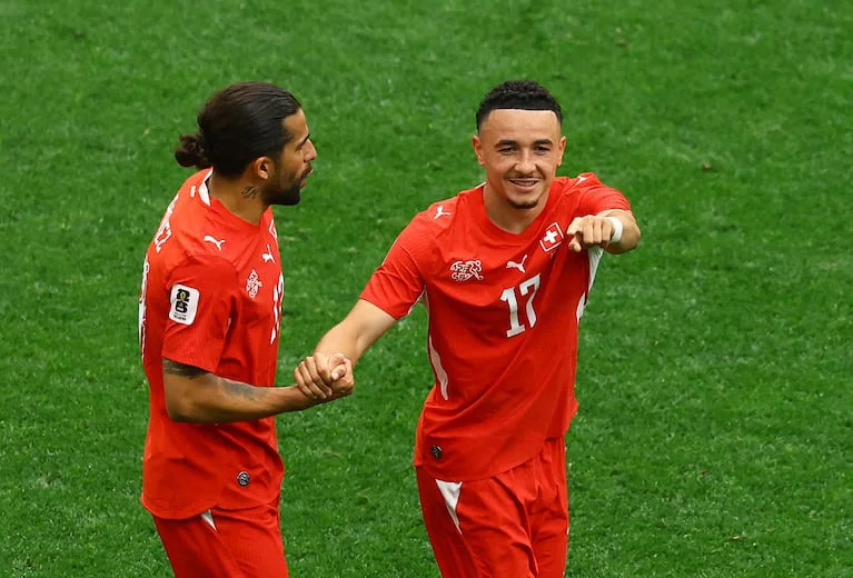 suiza-vs-canada-por-la-fase-de-grupos-del-mundial-2026-del-2026-MBDTY5VFPC6B7AACNEPJLF5K6M