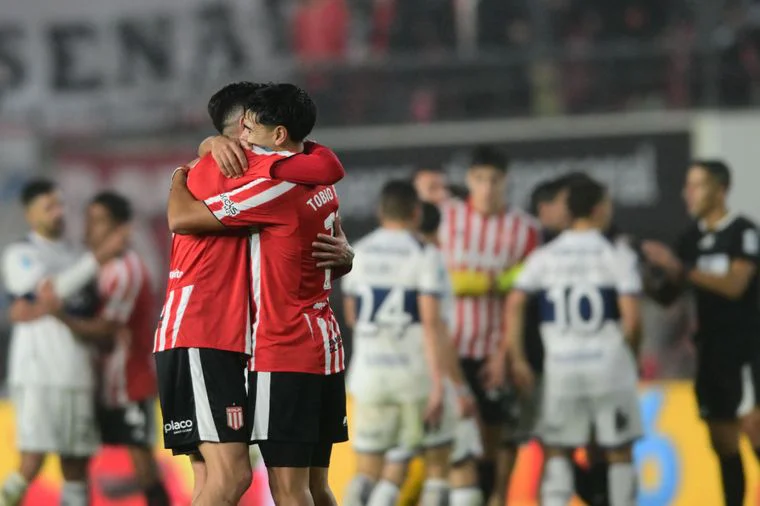 estudiantes-aplasto-gimnasia-uno-y-se-quedo-el-clasico